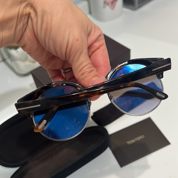 Tom Ford Alissa Sunglasses - Picture 6 of 9